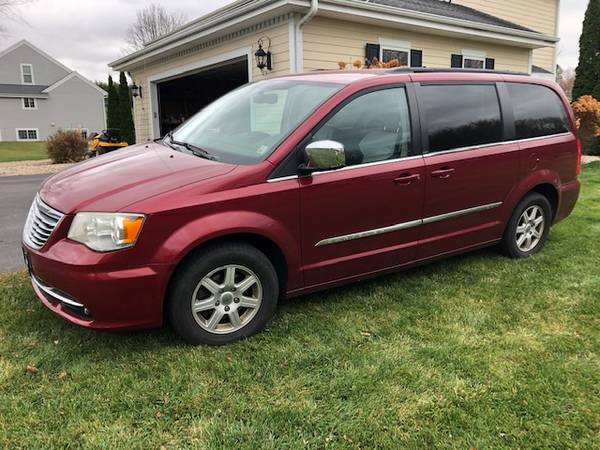 2011 Chrysler Town & Country - cars & trucks - by owner - vehicle... for sale in Fort Atkinson, WI – photo 3