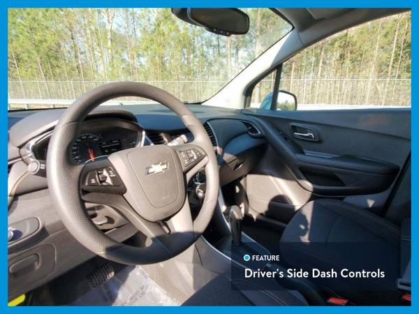 2020 Chevy Chevrolet Trax LS Sport Utility 4D hatchback Silver for sale in Arlington, District Of Columbia – photo 22