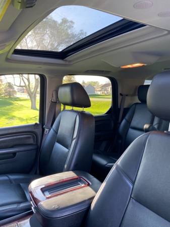 2014 Cadillac Escalade AWD 6 2 1 owner 22s loaded! for sale in Waterloo, IA – photo 11
