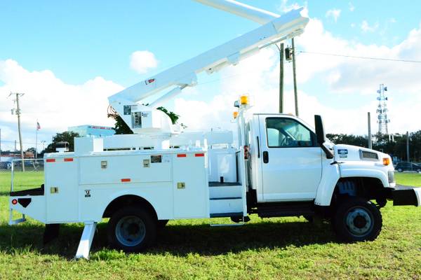 2009 GMC C5500 ALTEC BUCKET TRUCK 4X4 42FT - - by for sale in Other, KY – photo 2