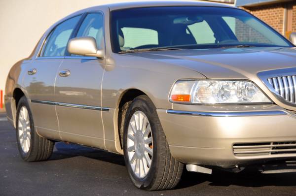 2004 Lincoln Town Car Signature 82K Drives Excellent PA Inspected for sale in Feasterville Trevose, PA – photo 4
