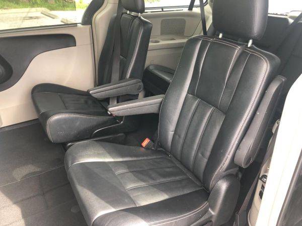 2015 Chrysler Town AMP; Country Touring - HOME OF THE 6 MNTH WARRANTY! for sale in Punta Gorda, FL – photo 23