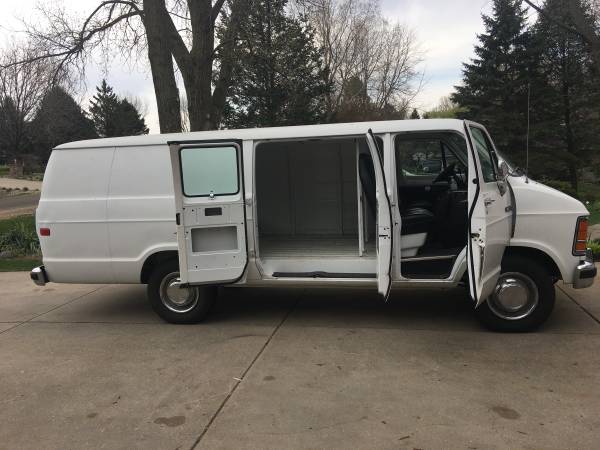 1993 Dodge Ram Maxi van Extra long extended one owner 34000 miles for sale in Cottage Grove, WI – photo 2