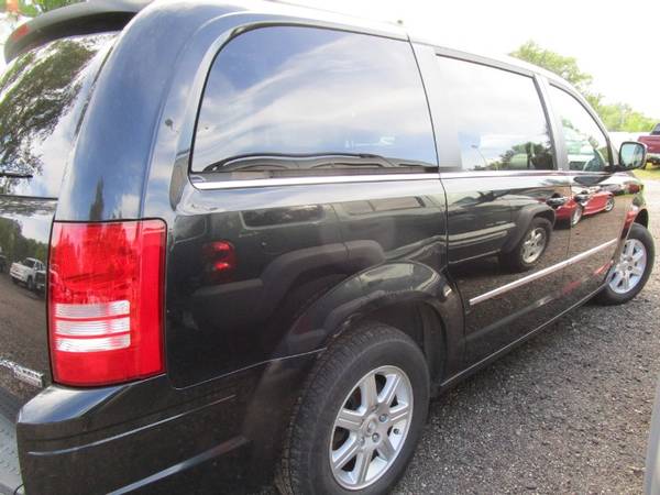 2010 Chrysler Town Country Touring Plus for sale in Lino Lakes, MN – photo 6