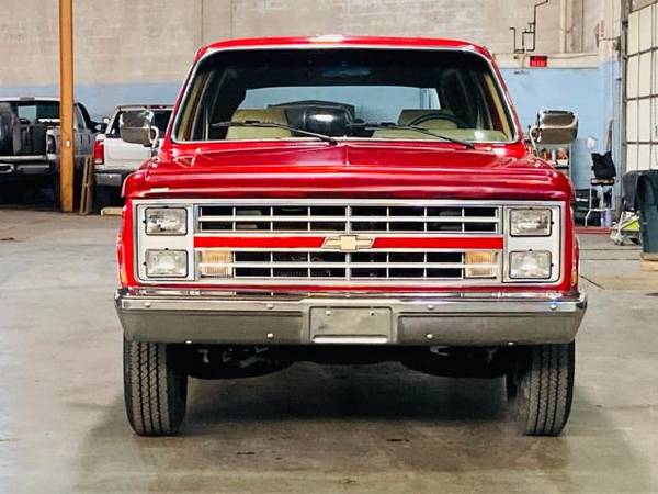 1986 Chevrolet Suburban C20 Tailgate - cars & trucks - by dealer -... for sale in Cleveland, OH – photo 5