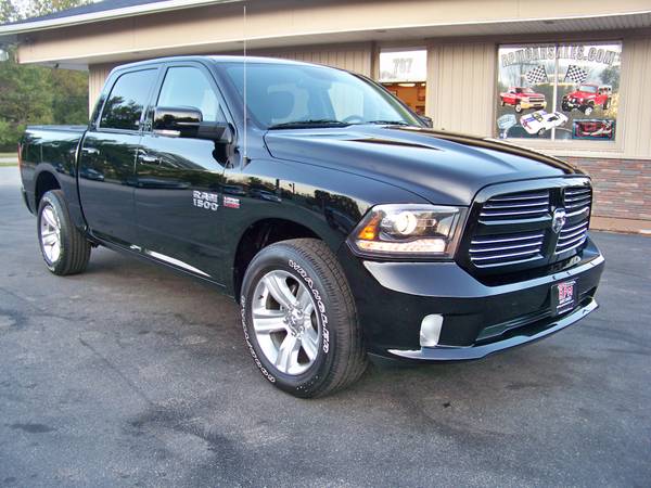 2014 RAM 1500 SPORT 4X4 CREW CAB * NAV * HEATED & COOLED SEATS * ROOF for sale in Mogadore, OH