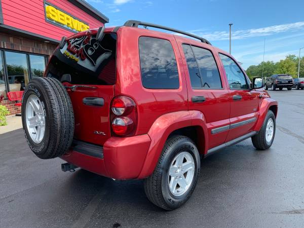 2007 Jeep Liberty Sport 4WD - 73,000 miles - Sunroof - Clean! for sale in Oak Forest, IL – photo 7