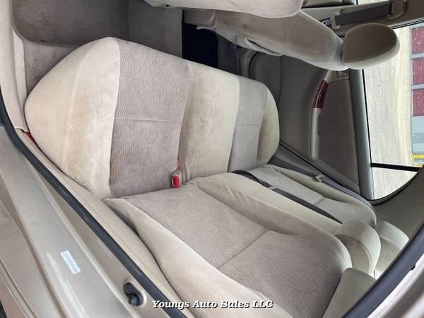 2008 Toyota Corolla LE 4-Speed Automatic - - by dealer for sale in Fort Atkinson, WI – photo 11