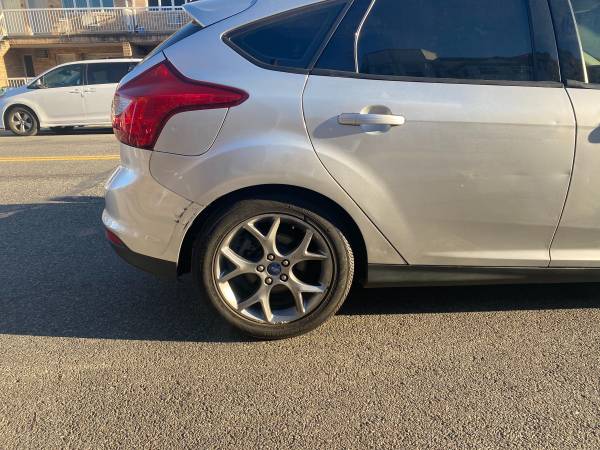 2013 Ford Focus Se Hatchback - cars & trucks - by owner - vehicle... for sale in Brooklyn, NY – photo 4