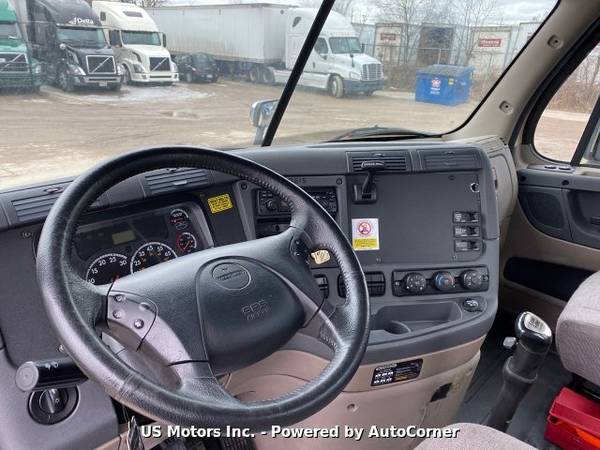 2013 Freightliner Cascadia 125 - No data - cars & trucks - by dealer... for sale in Addison, IL – photo 6
