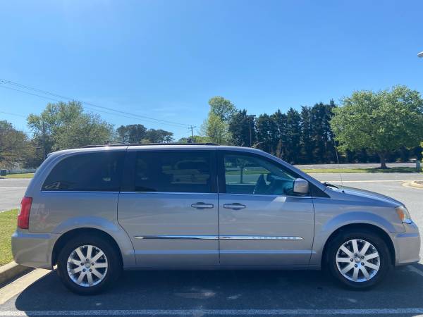 2014 Chrysler town and country for sale in Salisbury, District Of Columbia – photo 2