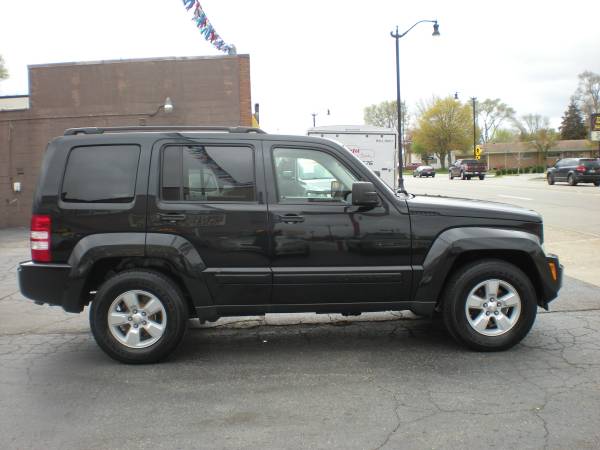 2009 Jeep Liberty Sport 4X4 - - by dealer - vehicle for sale in Roseville, MI – photo 2