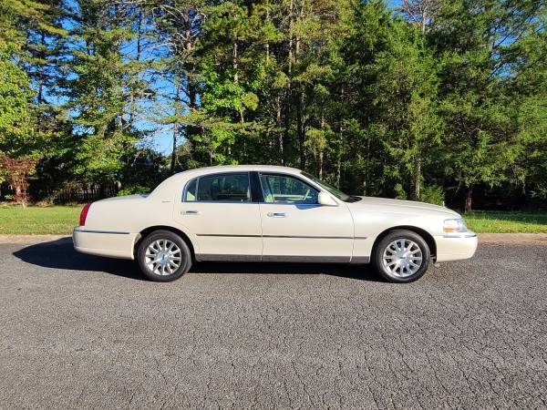 2007 LINCOLN TOWN CAR Signature ONE OWNER LOW MILES EXCELLENT COND.... for sale in Charlotte, NC – photo 6