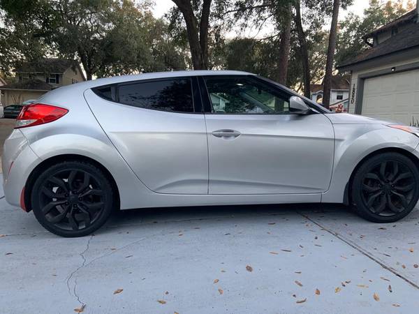 **Hyundai Veloster S**(low miles) - cars & trucks - by owner -... for sale in Altamonte Springs, FL – photo 4