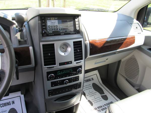 2010 CHRYSLER TOWN & COUNTRY TOURING, LEATHER, 3/5 POWER TRAIN WTY -... for sale in LOCUST GROVE, VA 22508, VA – photo 17