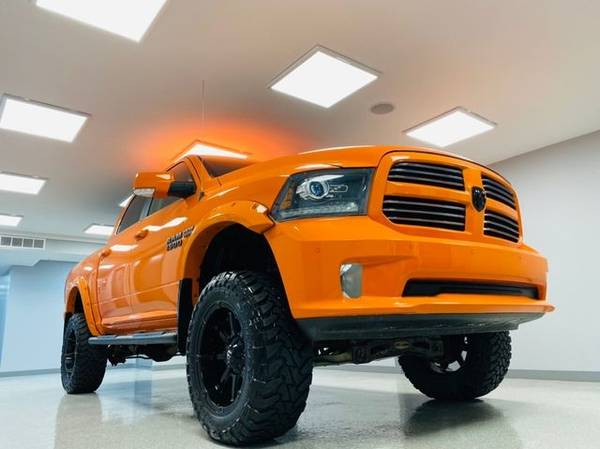 2017 Ram 1500 Night 4x4 Crew Cab 5'7" Box - cars & trucks - by... for sale in Streamwood, WI – photo 12