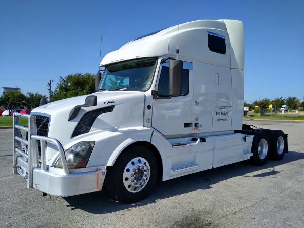 2013 Volvo 670 I-Shift - cars & trucks - by owner - vehicle... for sale in Pensacola, FL – photo 2