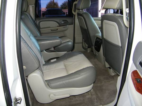 2011 Chevy Suburban 2500 LT, RUST FREE 4x4, Carfax, 1 OWNER,... for sale in Phoenix, AZ – photo 18