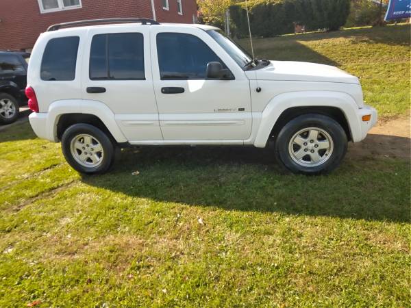 02 Jeep liberty 4wd with sunroof - cars & trucks - by dealer -... for sale in Vails Gate, NY – photo 2