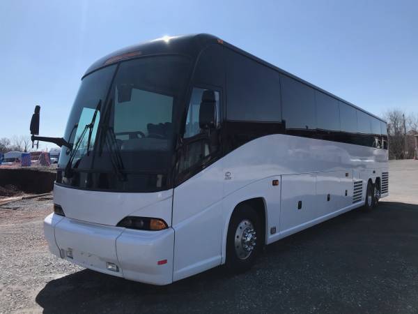 Used 2003 MCI J4500 56-Passenger Coach Bus - - by for sale in Evansville, IN – photo 3