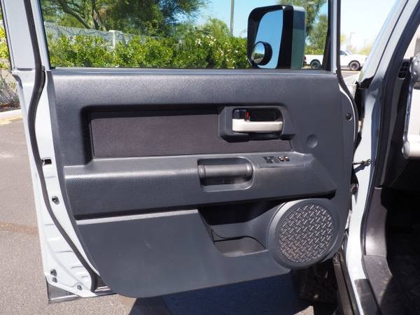 2014 Toyota Fj Cruiser 4WD 4DR AUTO SUV 4x4 Passenger - Lifted for sale in Glendale, AZ – photo 20
