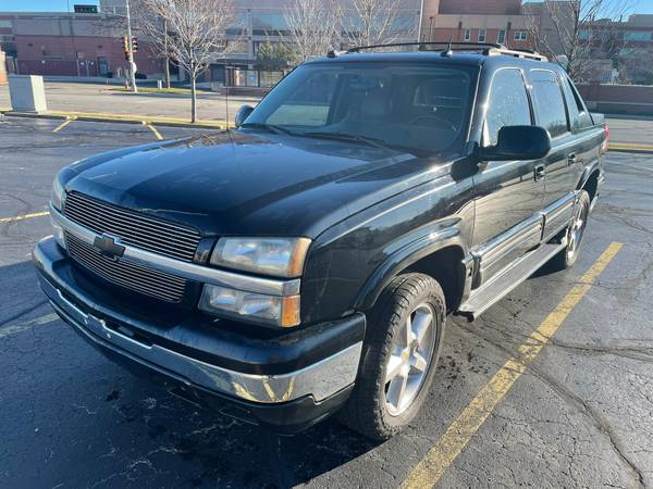 2005 CHEVROLET AVALANCHE - cars & trucks - by dealer - vehicle... for sale in Kenosha, WI – photo 2