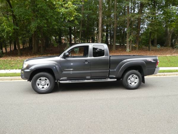 2014 Toyota Tacoma 4dr Access Cab 1 Owner - cars & trucks - by owner... for sale in Chattanooga, TN