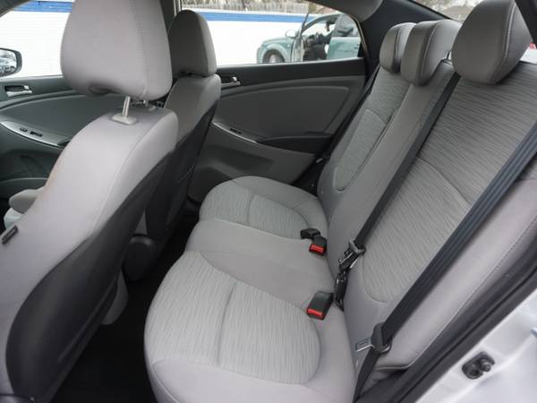 2017 Hyundai Accent SE 4-Door 6A sedan Silver for sale in Roseville, MI – photo 7