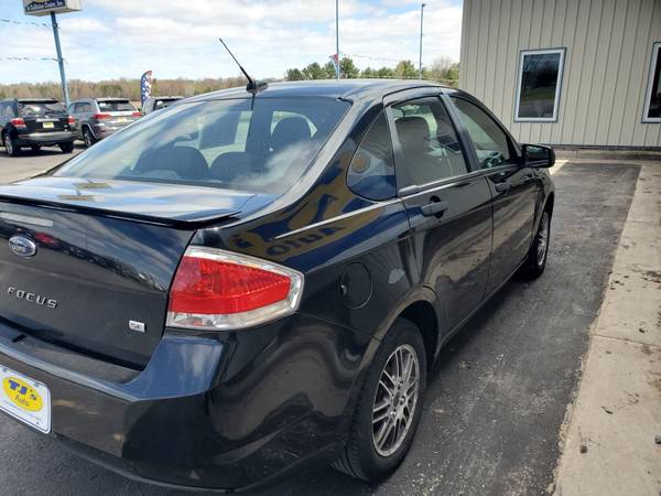 2010 Ford Focus SE - cars & trucks - by dealer - vehicle automotive... for sale in Wisconsin Rapids, WI – photo 8