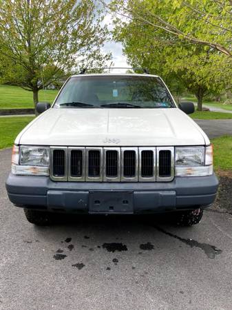 Jeep Grand Cherokee V8 ZJ (Excellent Condition) - - by for sale in Malvern, PA – photo 2