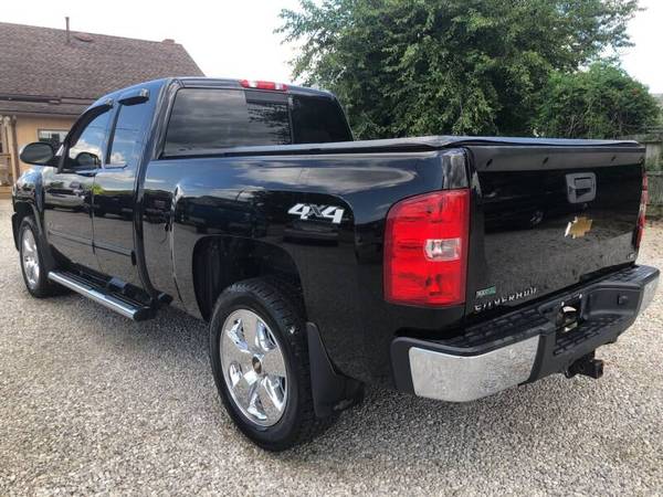 2011 CHEVY SILVERADO EXT CAB, RARE LTZ, LEATHER, SUNROOF, NEW TIRES!!! for sale in Vienna, WV – photo 3