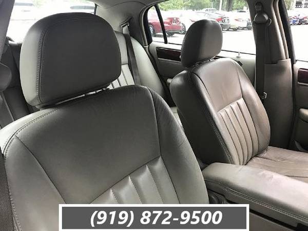 2005 *Lincoln* *Town Car* *4dr Sedan Signature* Ligh for sale in Raleigh, NC – photo 5
