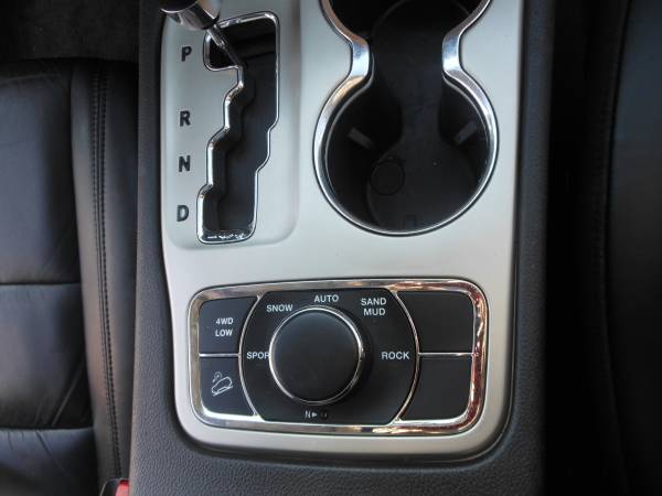 2011 Jeep Grand Cherokee 4X4 - V8 HEMI - cars & trucks - by dealer -... for sale in Monett, MO – photo 9