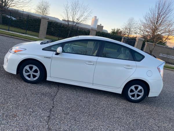 2014 Toyota Prius with Leather - cars & trucks - by owner - vehicle... for sale in Riverton, NJ – photo 3
