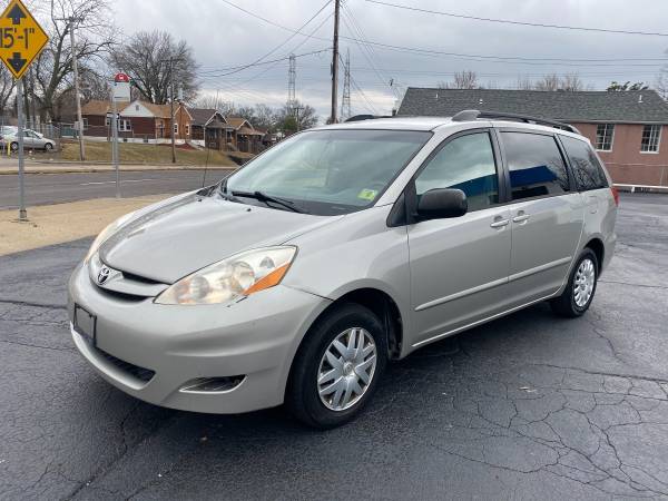 2006 Toyota Sienna LE FULLY-LOADED Minivan RELIABLE CLEAN for sale in Saint Louis, MO – photo 3