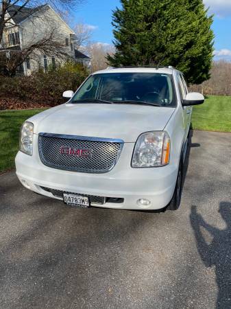 2007 GMC Yukon XL Denali - cars & trucks - by owner - vehicle... for sale in Gaithersburg, MD – photo 2