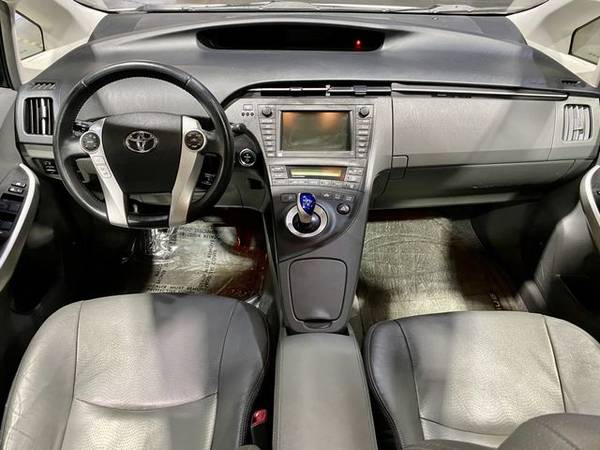 2010 Toyota Prius IV Hatchback 4D FWD/ SERVICED! - cars & trucks -... for sale in Portland, OR – photo 17