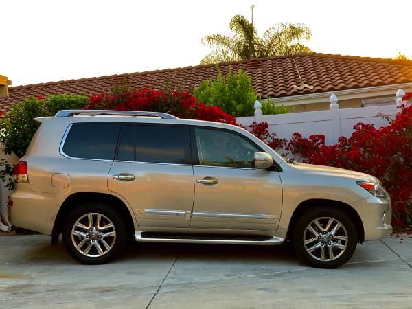 LEXUS LX570 4WD 1 OWNER EXCELLENT CONDITION ULTRA LOW MILES - cars & for sale in San Diego, CA – photo 3
