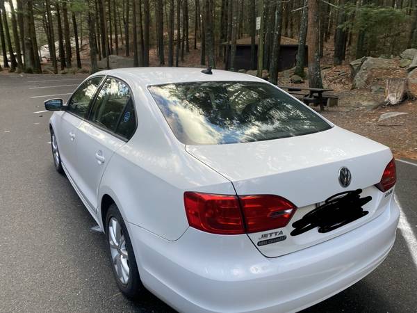 2012 Volkswagon Jetta Sel 2.5L. One owner and always garage kept -... for sale in Riverside, RI – photo 4