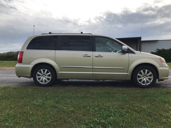 2011 Chrysler Town & Country Touring-L for sale in Shippensburg, PA – photo 5