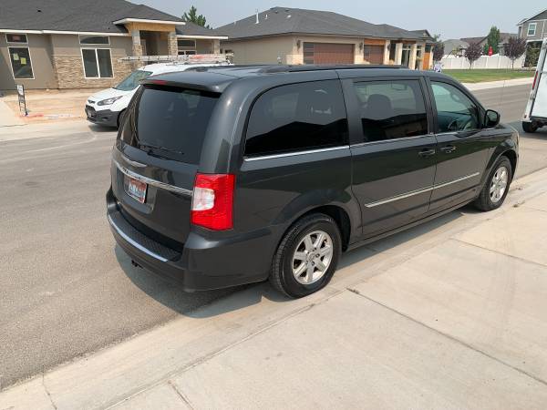 Chrysler Town & Country minivan 2012 - cars & trucks - by owner -... for sale in Twin Falls, ID
