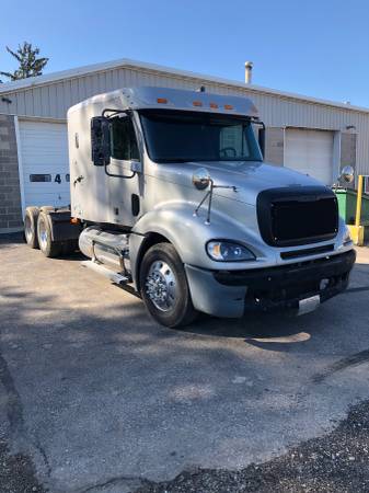 2007 Frieghtliner Columbia for sale in Lomira, WI