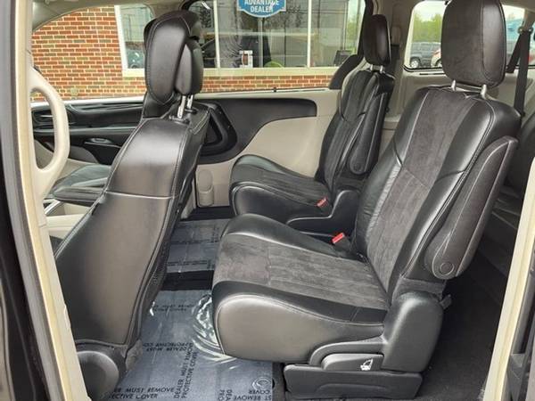 2016 Chrysler Town Country Limited - - by for sale in Medina, OH – photo 20