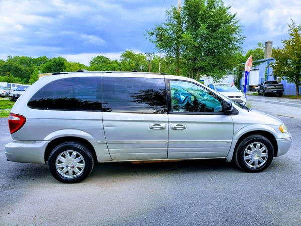 2005 Chrysler Town & Country Minivan, 1-Owner Low Mileage 98k Mint⭐... for sale in Fredericksburg, VA – photo 5