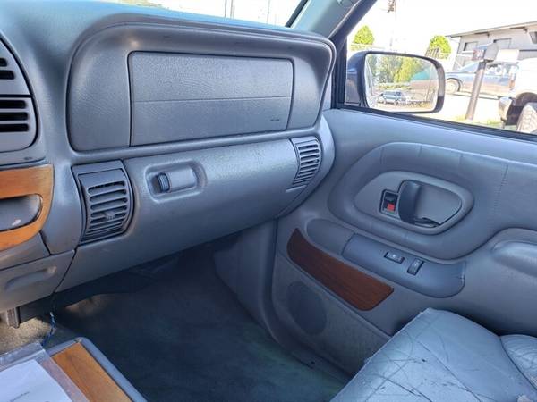 1997 Chevrolet Suburban K1500 ~!BUY HERE, PAY HERE!~ for sale in Longview, WA – photo 13