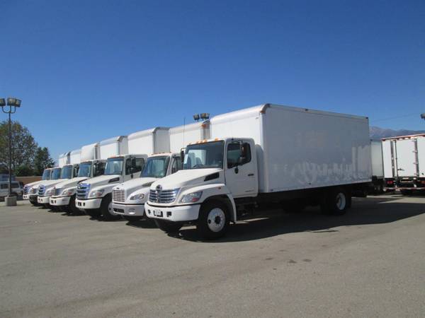 2013 Peterbilt 26ft box truck Cummins 260hp Auto Air ride Railgate -... for sale in Los Angeles, CA – photo 19