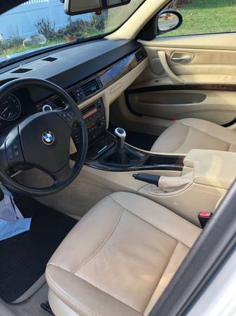 BMW 325XI, 6 SPEED MANUAL! SUPER CLEAN! - cars & trucks - by dealer... for sale in Attleboro, MA – photo 8