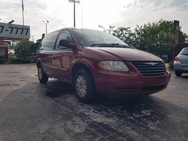 2005 Chrysler Town and Country (One Owner) - 2800 Cash - cars & for sale in Daytona Beach, FL – photo 7