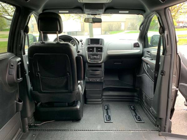 Wheelchair/Handicap Accessible 2017 Dodge Grand Caravan GT - cars for sale in Other, MI – photo 3