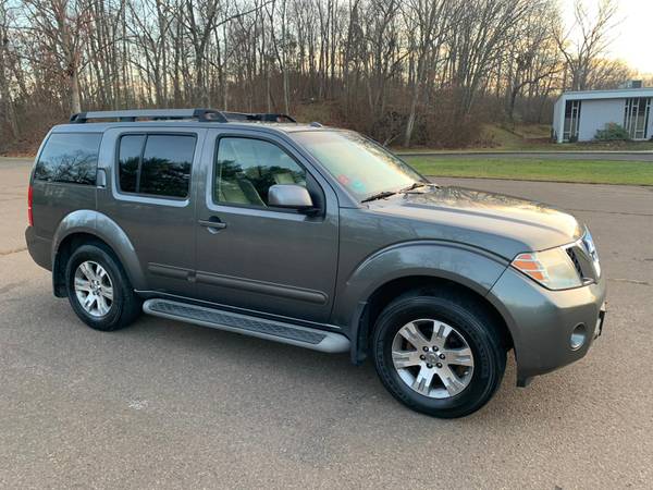 2009 Nissan Patfinder 4x4 - cars & trucks - by owner - vehicle... for sale in Branford, NY – photo 4